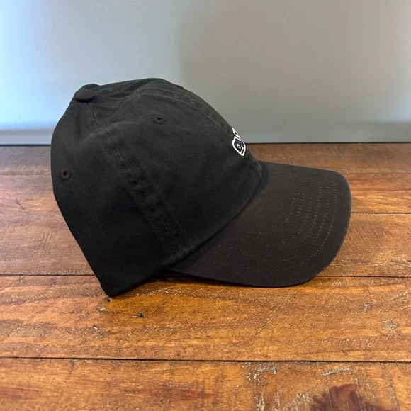 NWT Vineyard Vines Classic Logo Baseball Hat w/Adjustable Band in Jet Black. OS - Picture 5 of 9